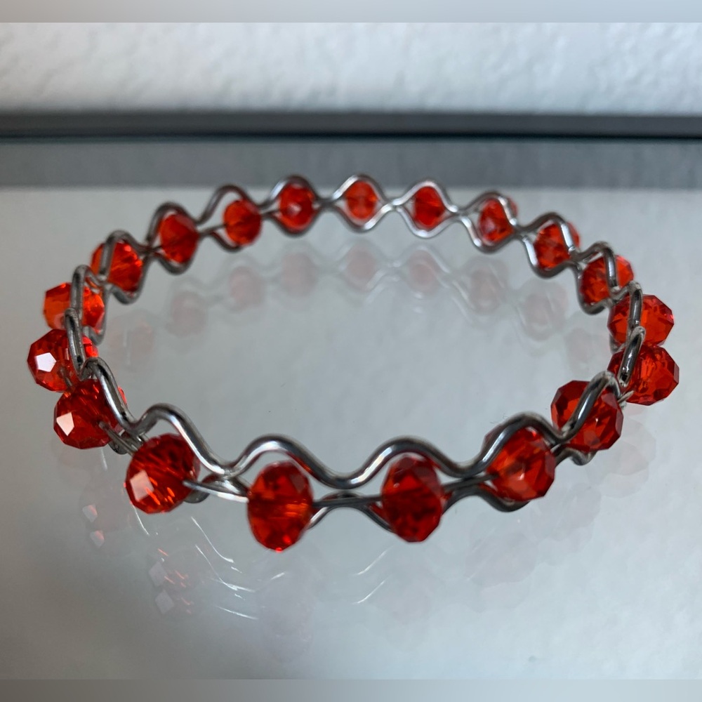 Chic Silver Wave Bangle Bracelet with Orange Faceted Plastic Beads Jewelry EUC